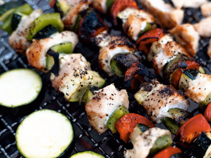 Brocheta para barbacoa, cómo cocinarla y acompañarla - Carnicería El Carni